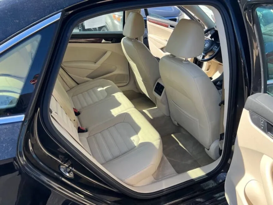 2013 Volkswagen Passat TDI SEL Premium photo 1