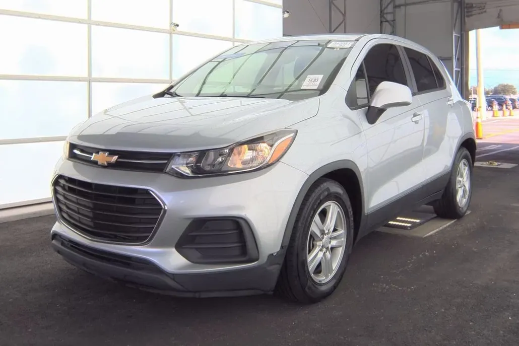 2020 Chevrolet Trax LS photo 1
