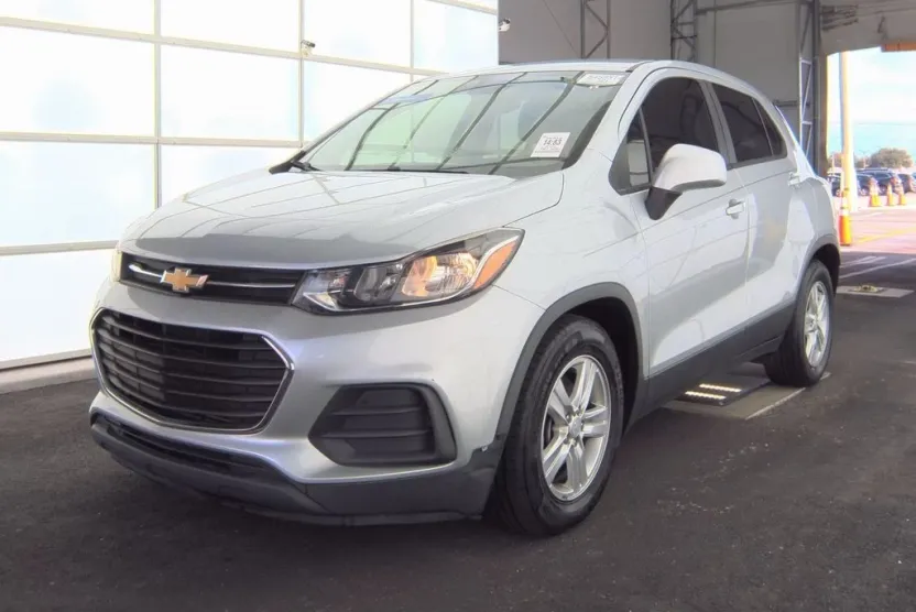 2020 Chevrolet Trax LS photo 1