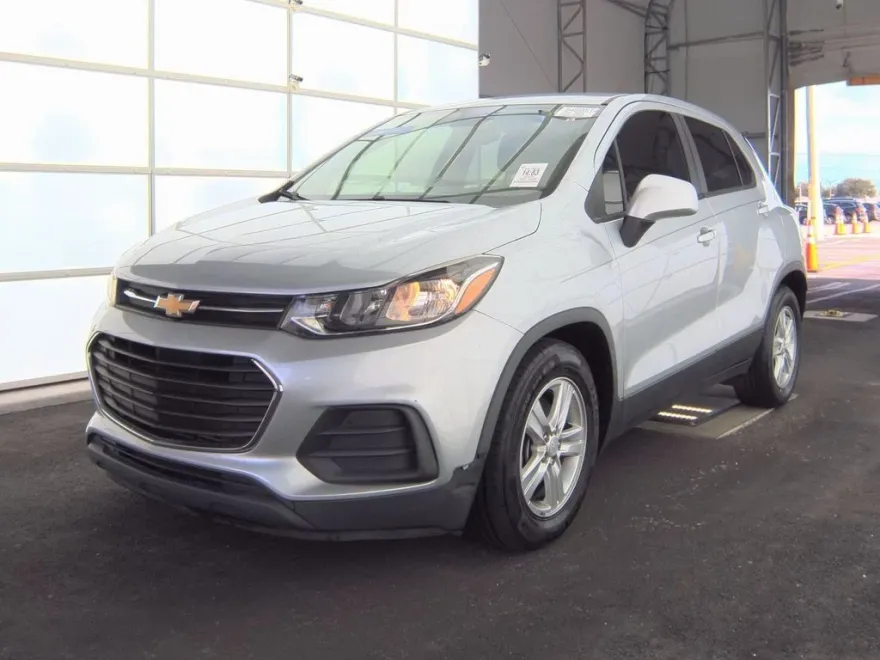 2020 Chevrolet Trax LS photo 1