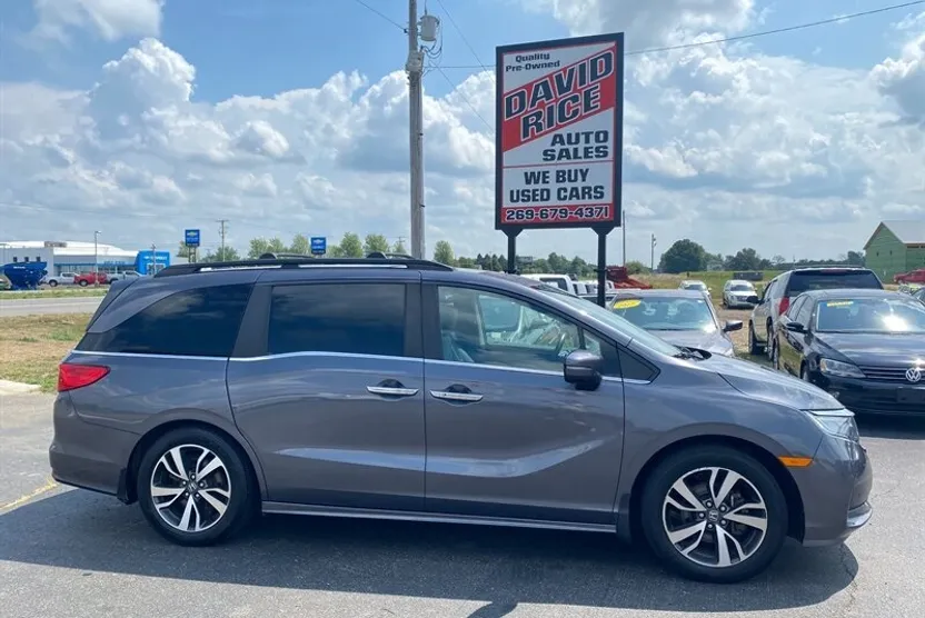 2022 Honda Odyssey Touring photo 1