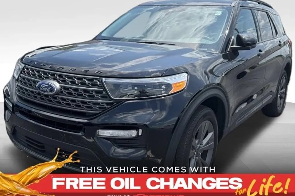 2023 Ford Explorer XLT photo 1