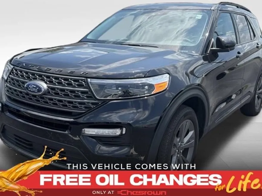 2023 Ford Explorer XLT photo 1