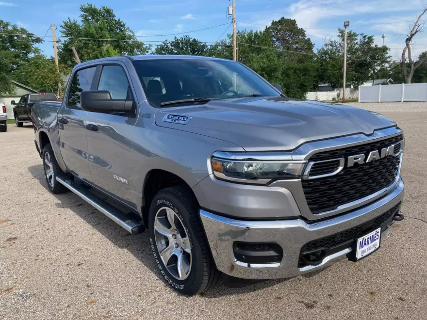 2025 Ram 1500 Tradesman photo 1