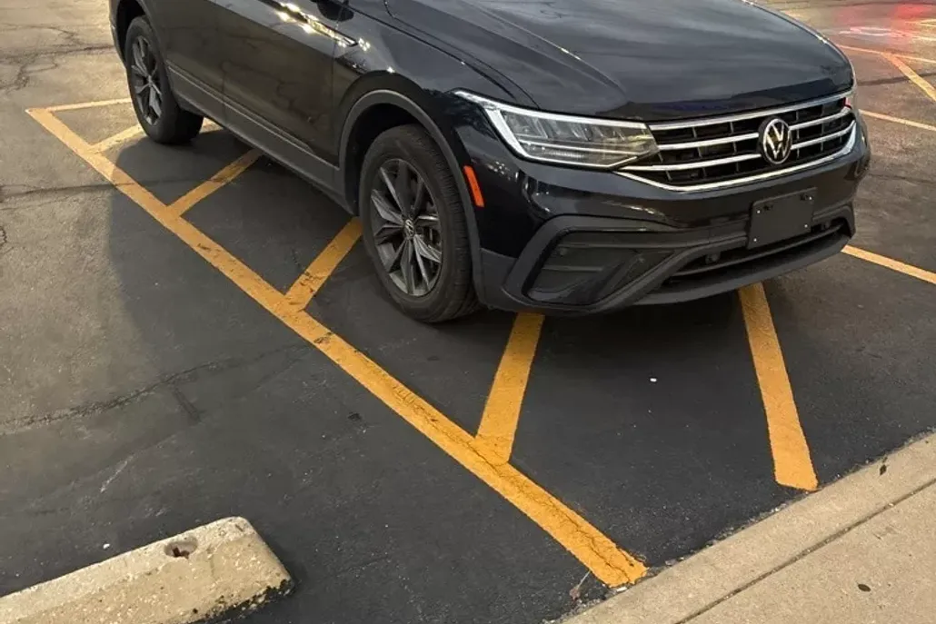 2022 Volkswagen Tiguan SE photo 1