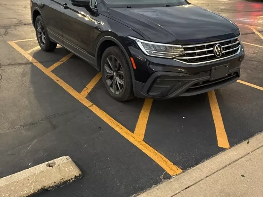 2022 Volkswagen Tiguan SE photo 1