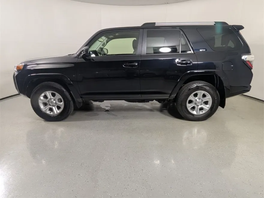 2023 Toyota 4Runner SR5 photo 1