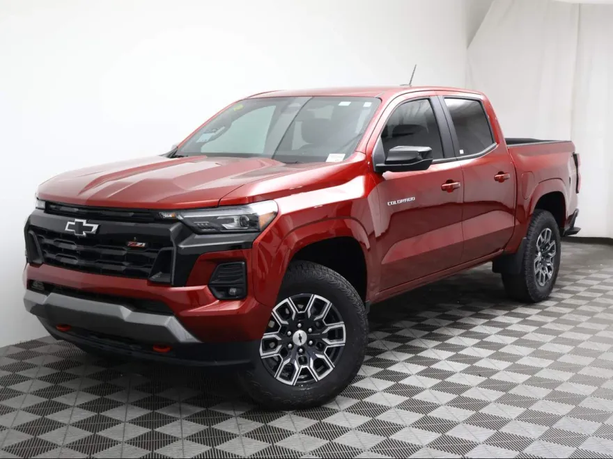 2025 Chevrolet Colorado Z71 photo 1