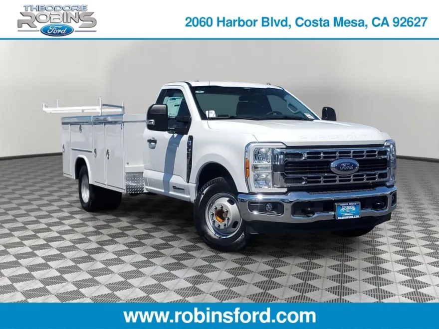 2025 Ford F-350 photo 1