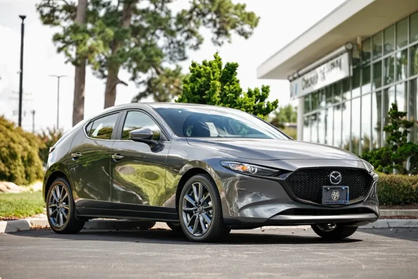 2025 Mazda Mazda3 2.5 s Preferred Hatchback photo 1