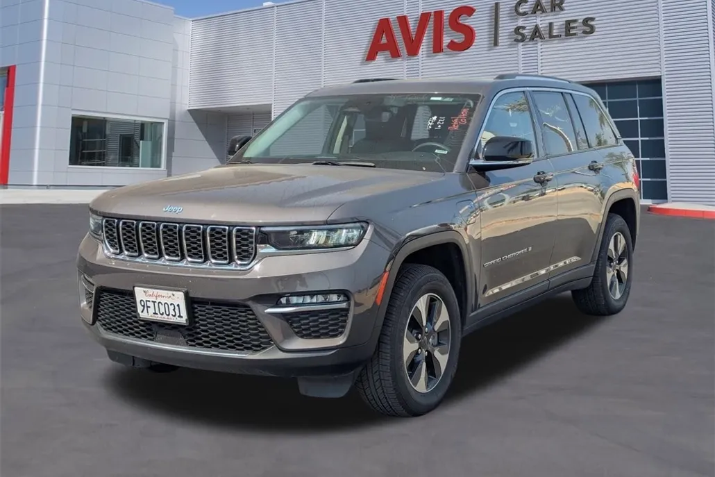 2023 Jeep Cherokee 4xe photo 1