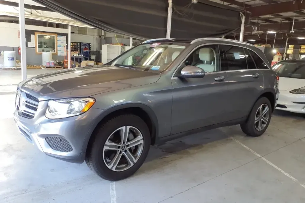 2018 Mercedes Benz GLC 300 photo 1