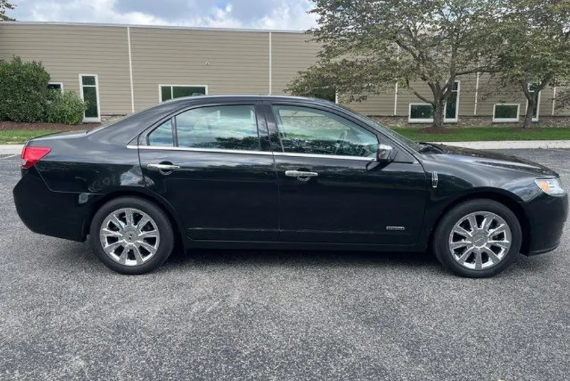 2011 Lincoln MKZ Hybrid photo 1