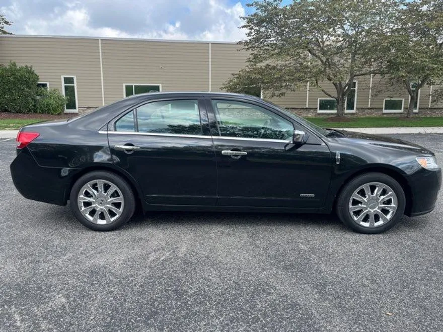 2011 Lincoln MKZ Hybrid photo 1