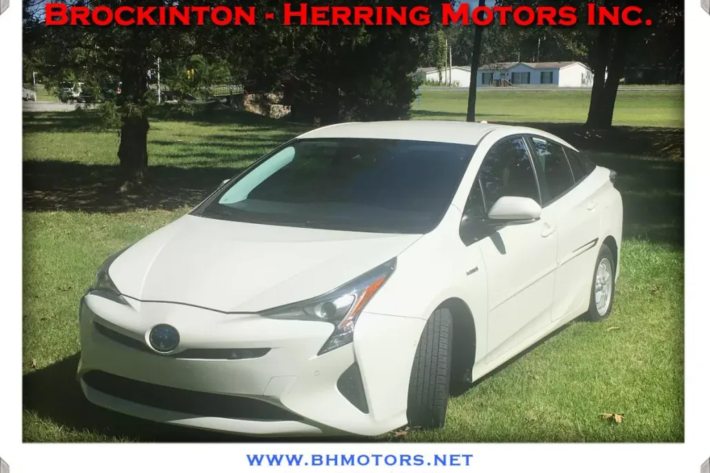2017 Toyota Prius Three Touring photo 1
