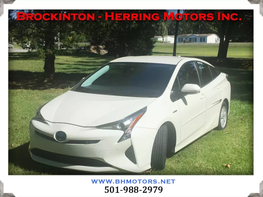 2017 Toyota Prius Three Touring photo 1