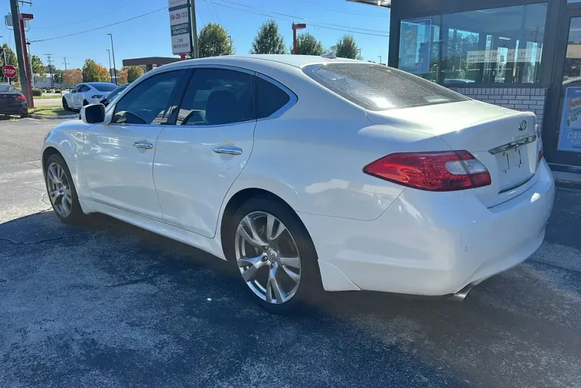 2013 Infiniti M37 photo 1