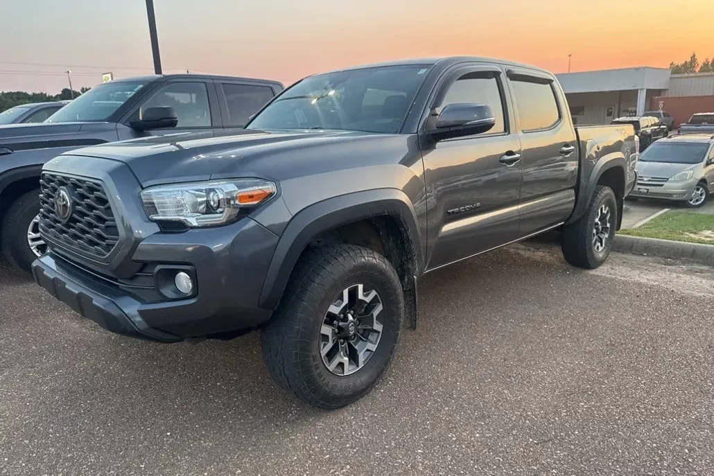 2020 Toyota Tacoma TRD Off-Road V6 photo 1