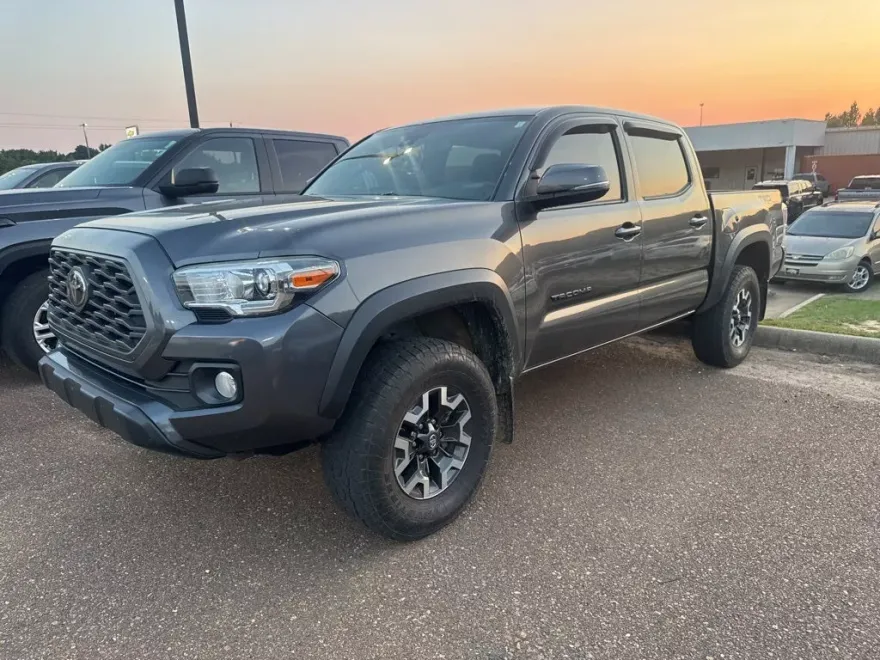 2020 Toyota Tacoma TRD Off-Road V6 photo 1