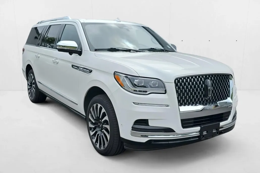 2024 Lincoln Navigator Black Label photo 1