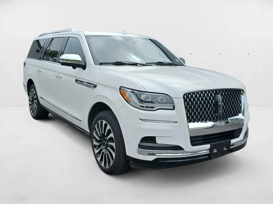 2024 Lincoln Navigator Black Label photo 1