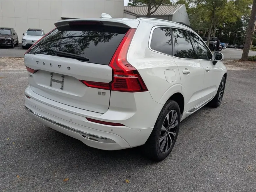 2023 Volvo XC60 B5 Plus photo 1