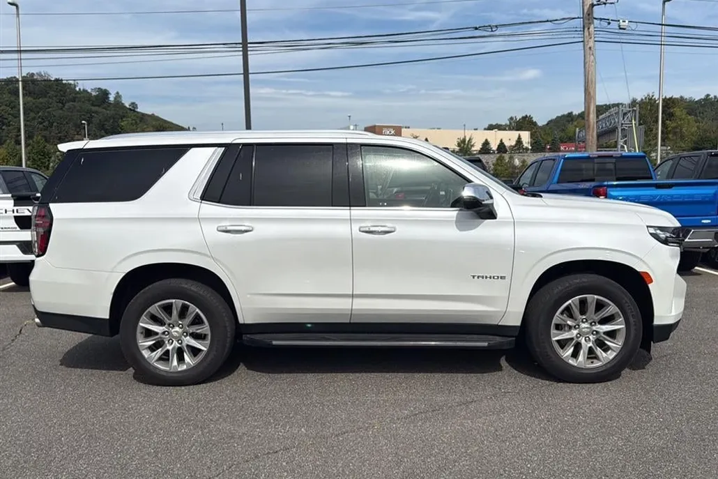 2022 Chevrolet Tahoe Premier photo 1