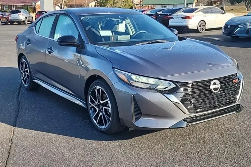 2025 Nissan Sentra SR photo 1