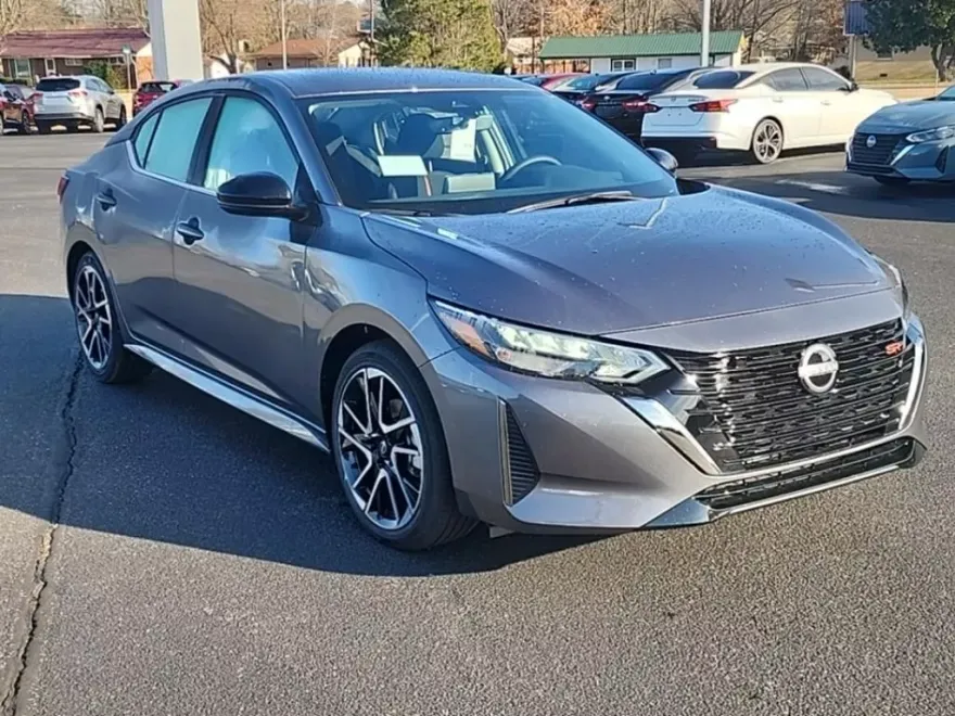 2025 Nissan Sentra SR photo 1