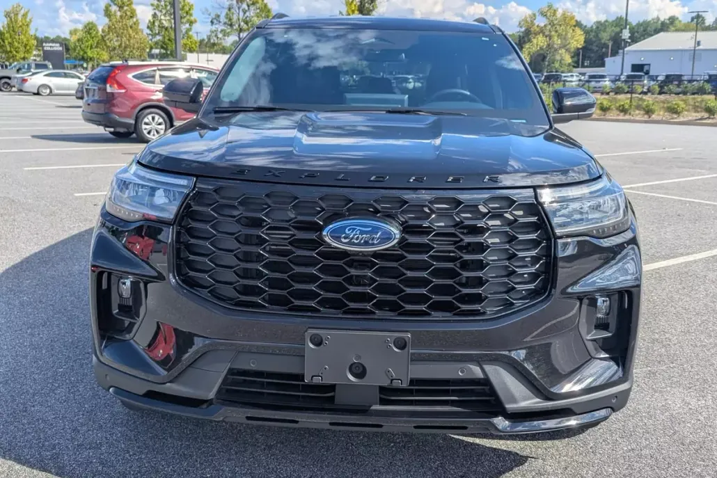 2025 Ford Explorer ST-Line photo 1