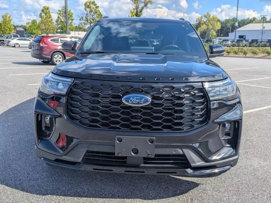 2025 Ford Explorer ST-Line photo 1