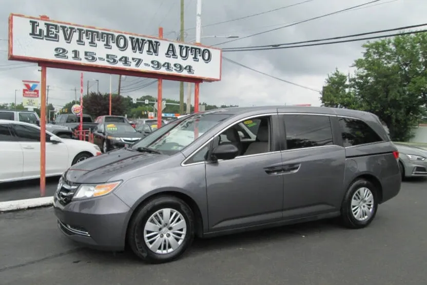 2014 Honda Odyssey LX photo 1