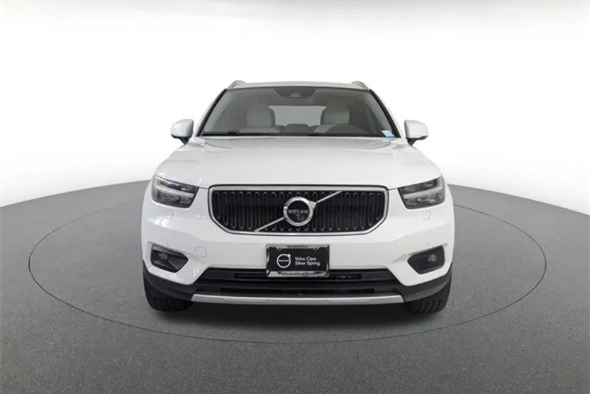 2019 Volvo XC40 T5 Momentum photo 1