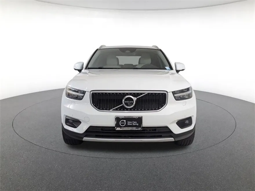 2019 Volvo XC40 T5 Momentum photo 1