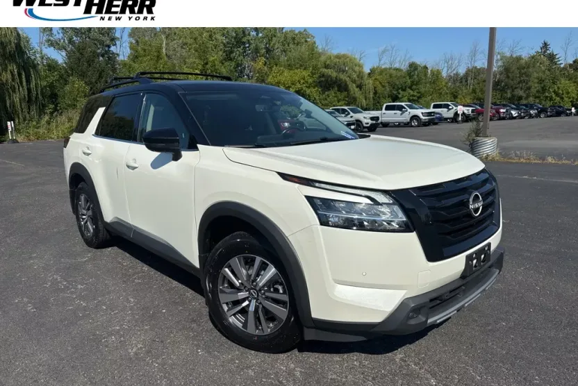 2023 Nissan Pathfinder SL photo 1