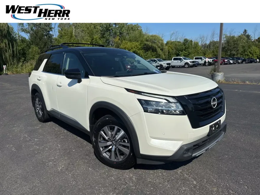 2023 Nissan Pathfinder SL photo 1