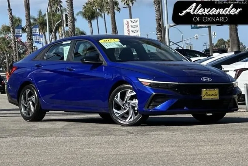 2025 Hyundai Elantra SEL Sport photo 1