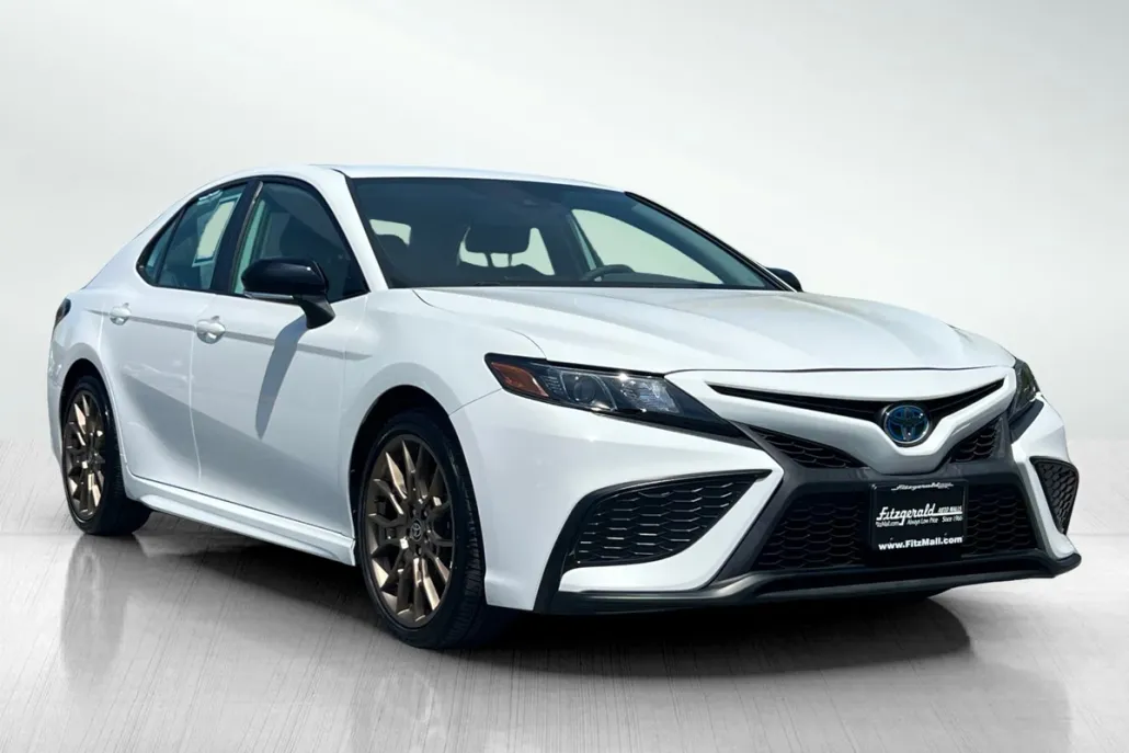 2023 Toyota Camry Hybrid SE photo 1