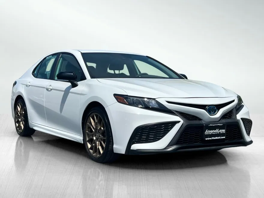 2023 Toyota Camry Hybrid SE photo 1