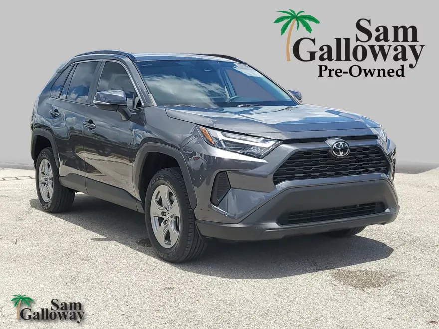 2023 Toyota RAV4 XLE photo 1