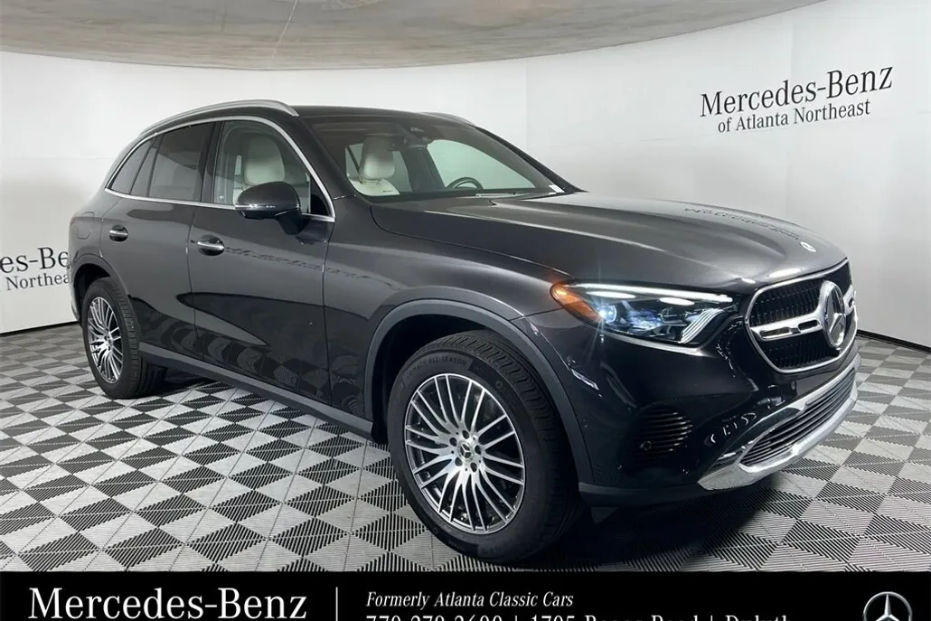 2024 Mercedes Benz GLC 300 photo 1