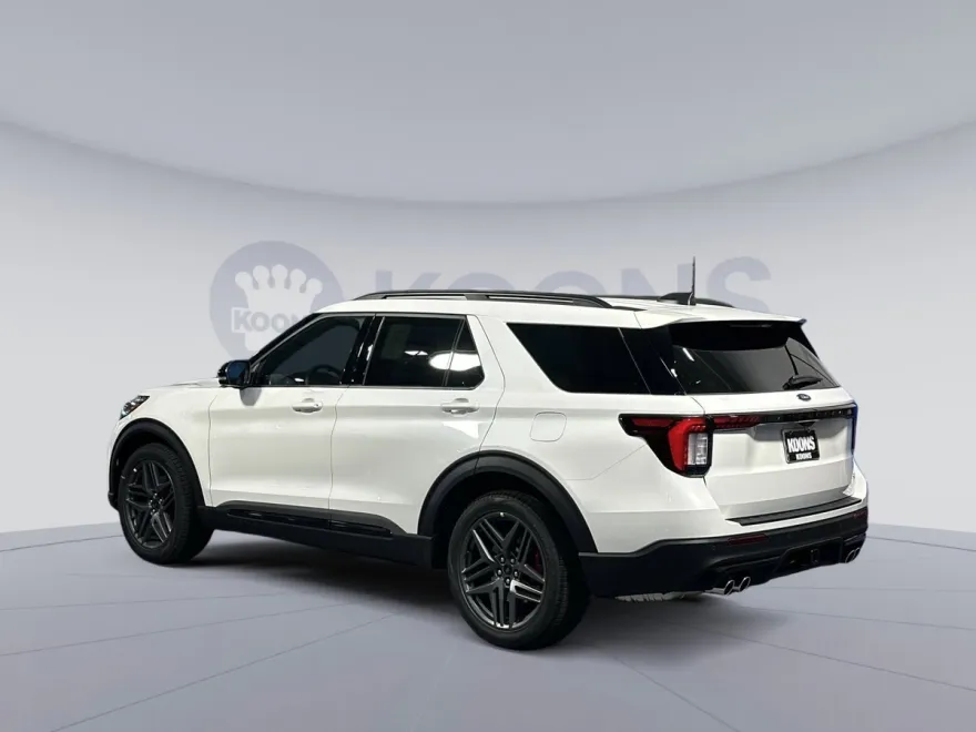 2025 Ford Explorer ST photo 1