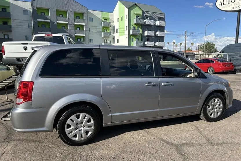 2018 Dodge Grand Caravan SE photo 1