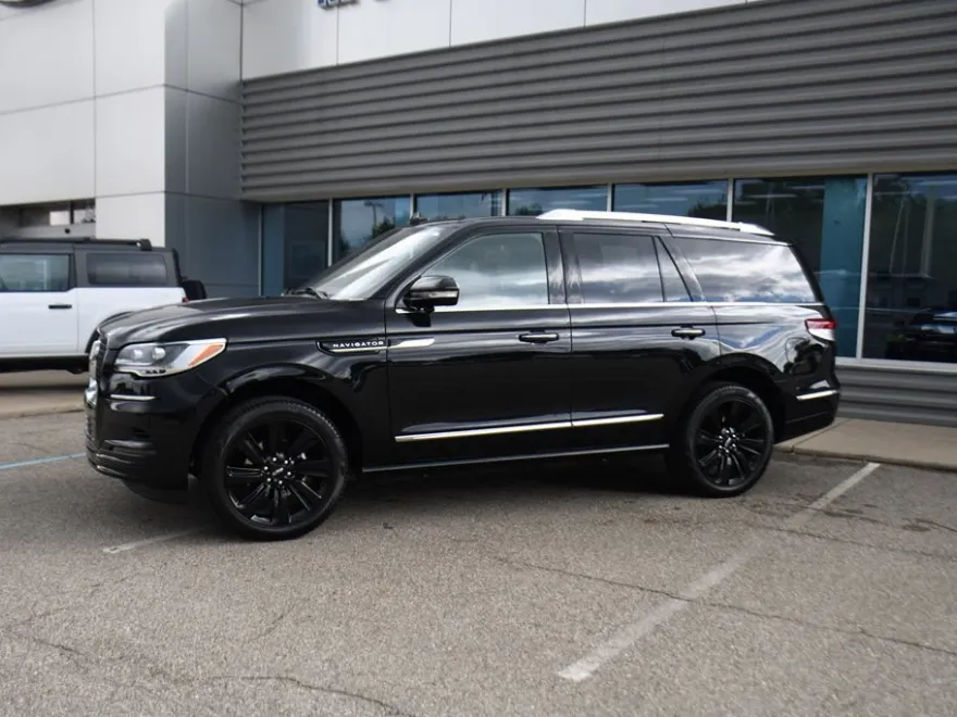 2023 Lincoln Navigator Reserve photo 1