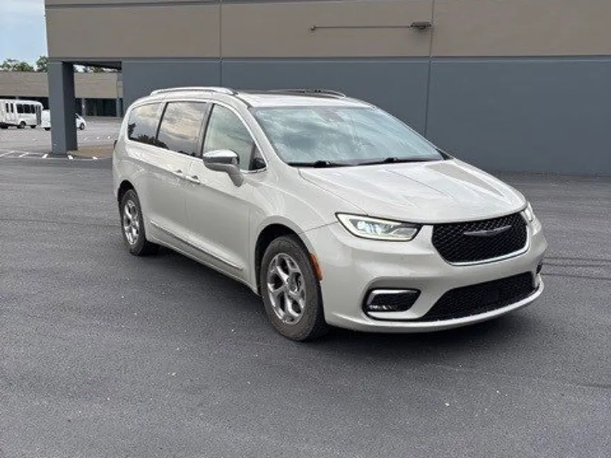 2021 Chrysler Pacifica Limited photo 1