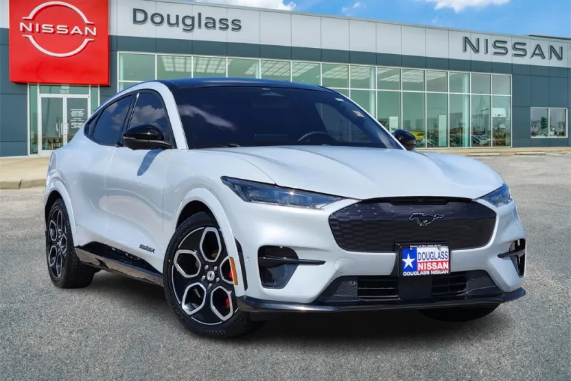 2022 Ford Mustang Mach-E GT photo 1