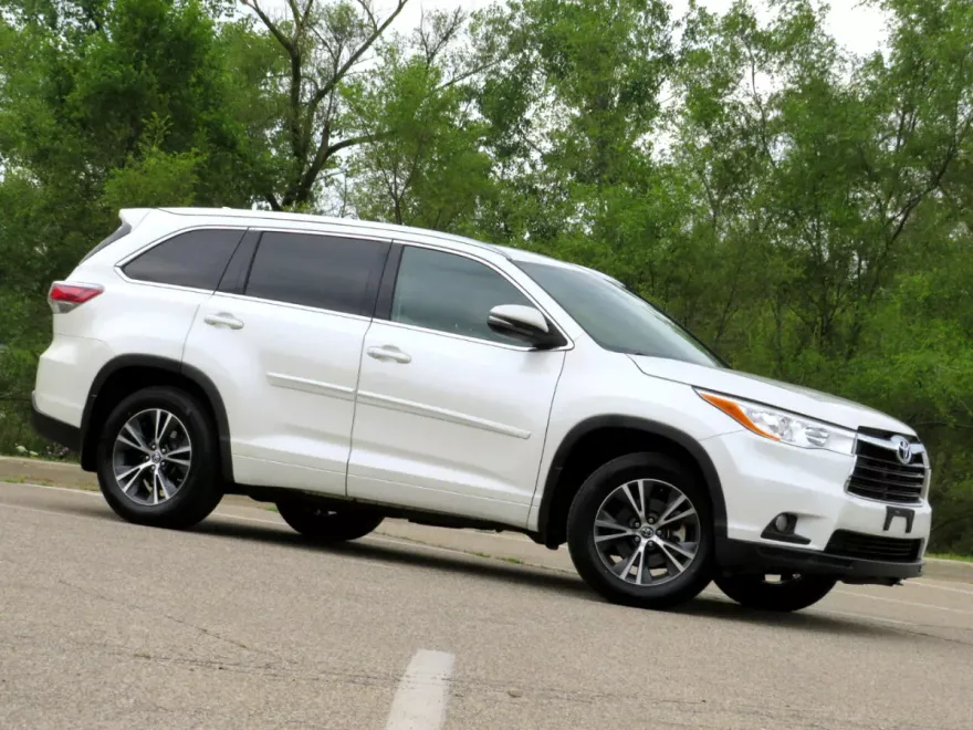 2016 Toyota Highlander XLE photo 1