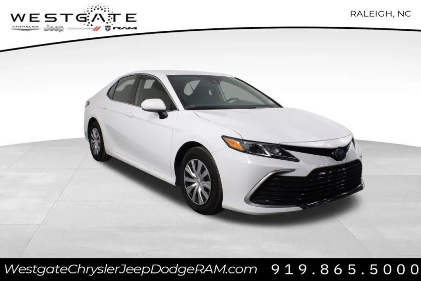 2022 Toyota Camry Hybrid LE photo 1