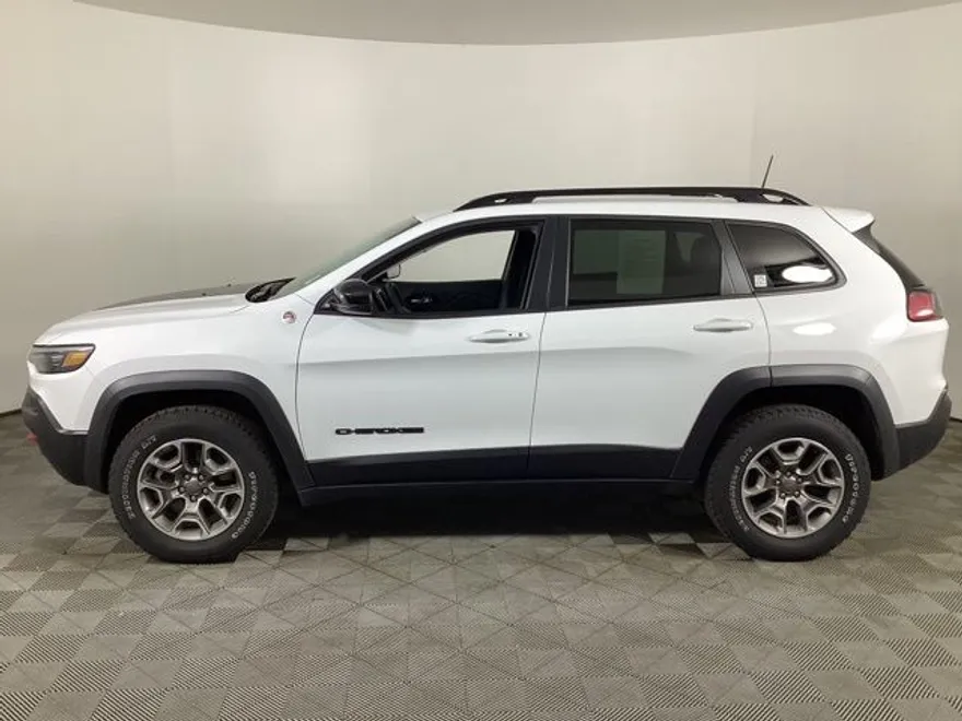 2023 Jeep Cherokee Trailhawk photo 1