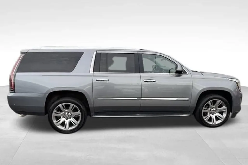 2018 Cadillac Escalade ESV Luxury photo 1